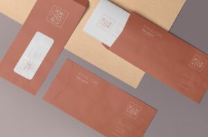 Khác với những mẫu bì thư thiết kế nắp gập theo chiều ngang thông thường, nắp gập chiều dọc cũng khiến khách hàng của bạn ấn tượng hơn rất nhiều và ít làm rách khi mở hơn.