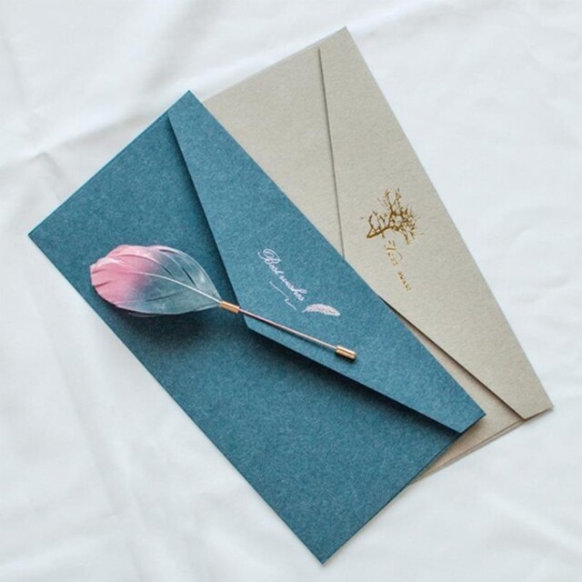 Mẫu bìa thư đơn giản nhưng phá cách chắc chắn sẽ để lại ấn tượng sâu sắc cho đối tác của bạn